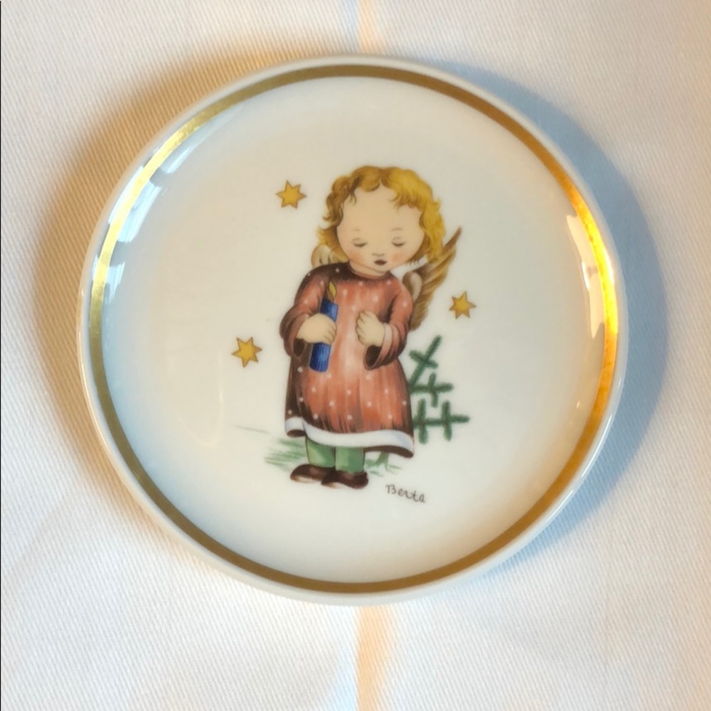 The Berta Hummel Museum Miniature Plate Collection